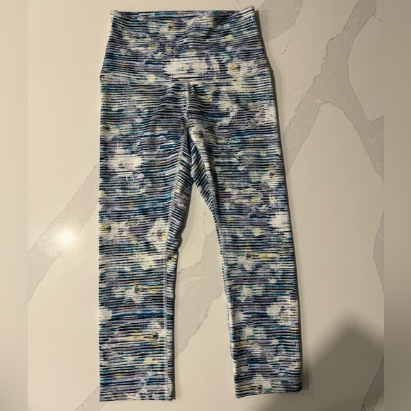 Lululemon Leggings -  Crop - New Size 6 - Picture 2 of 2